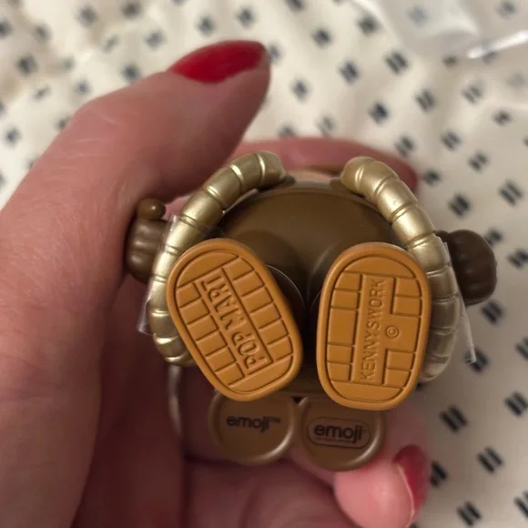 : : Pop Mart Mega Space Molly Emoji Monkey Figure : : - Picture 9 of 12